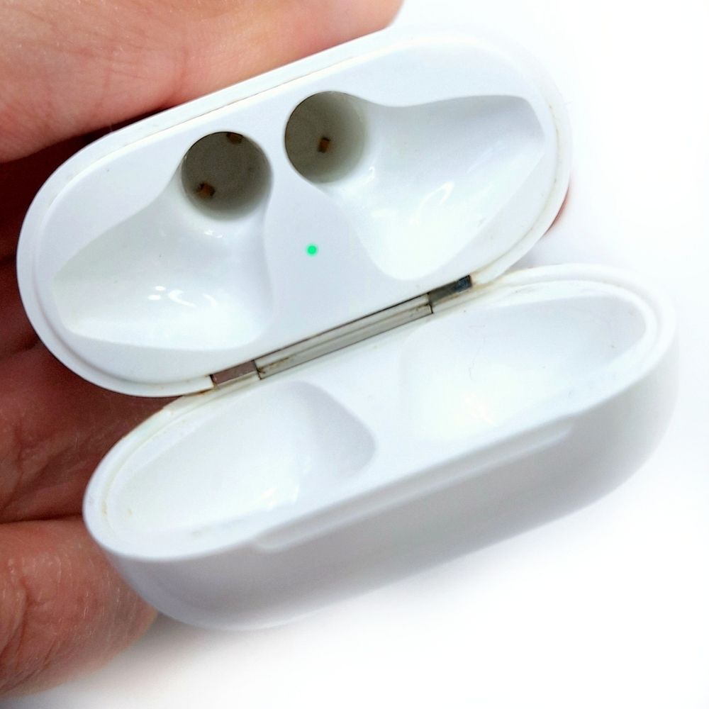 Apple AirPods 2nd Gen Replacement Charging Case w/ Box & Lightning Cable A1602
